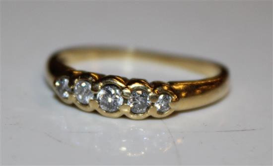 18ct gold and 5 stone diamond ring